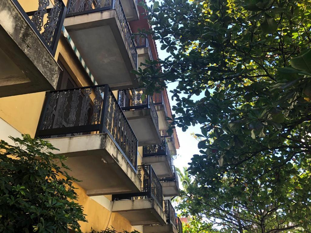 4 dormitórios no Guarujá, próximo ao Aquário! Sinta-se em casa! Esterno foto