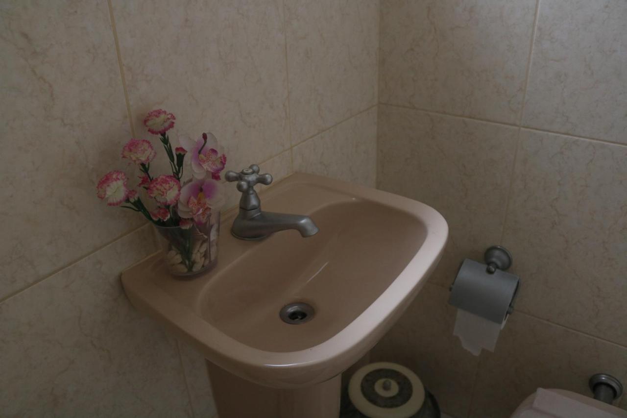 4 dormitórios no Guarujá, próximo ao Aquário! Sinta-se em casa! Esterno foto