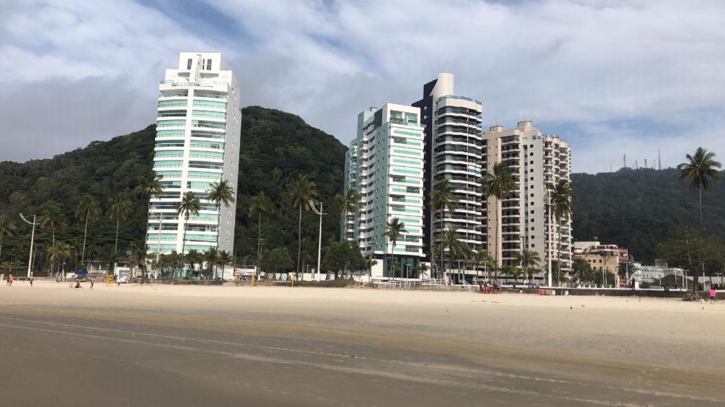 4 dormitórios no Guarujá, próximo ao Aquário! Sinta-se em casa! Esterno foto